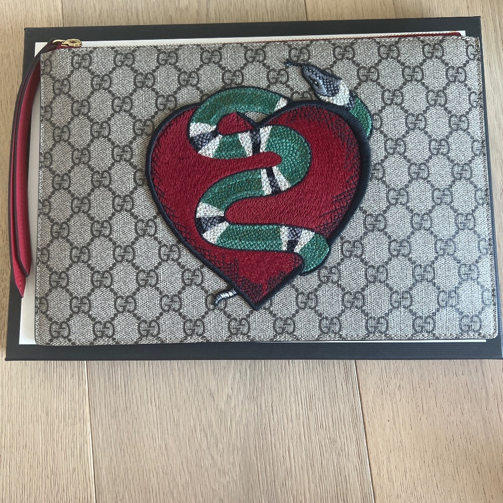 Gucci envelope